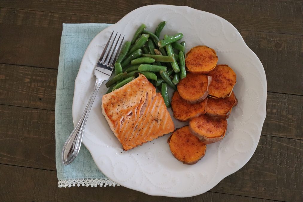 Plate with salmon, sweet potatoes and green beans