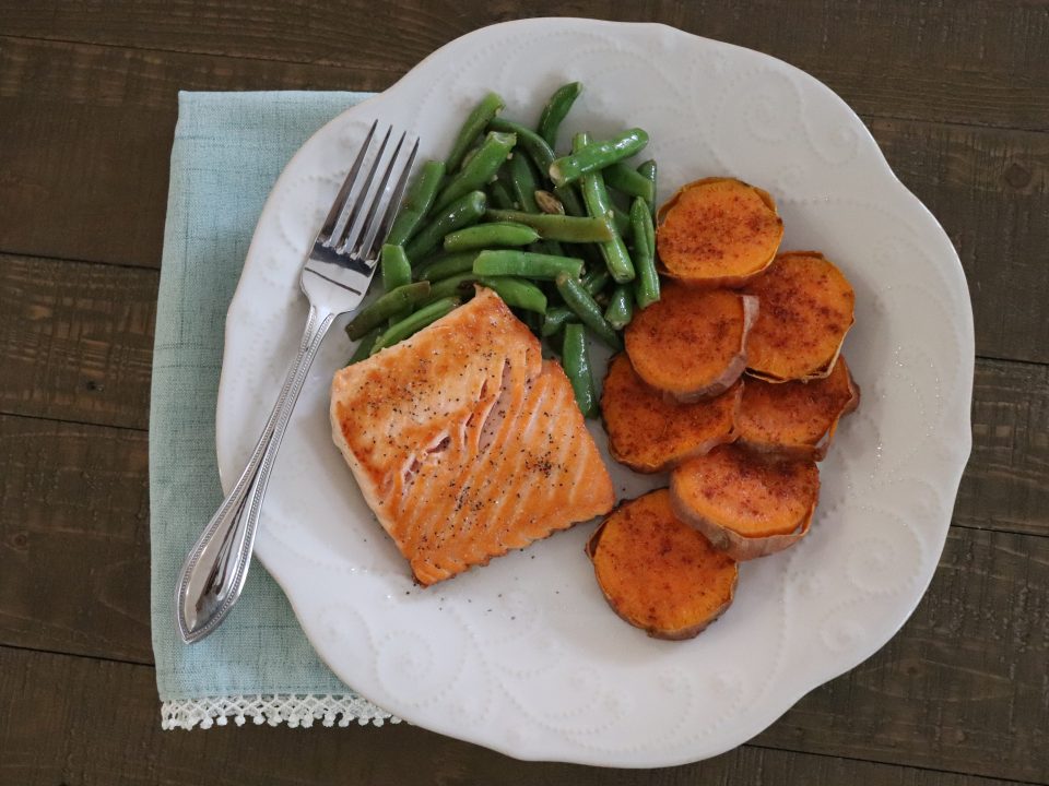 Plate with salmon, sweet potatoes and green beans